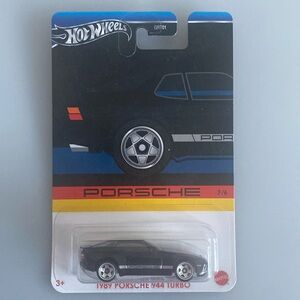 Hot Wheels 1989 Porsche 944 Turbo 3/6